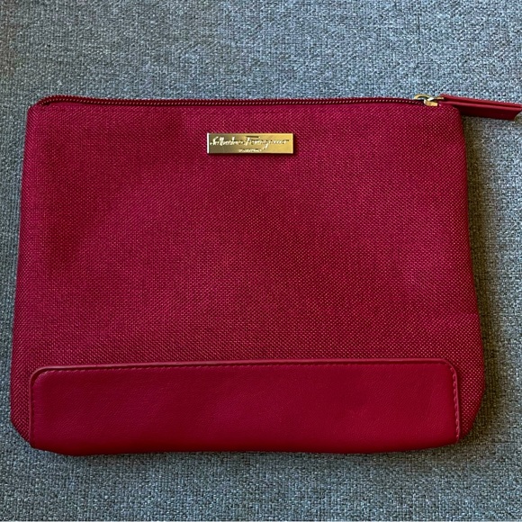 Salvatore Ferragamo: burgundy perfums/cosmetic bag - Picture 2 of 11